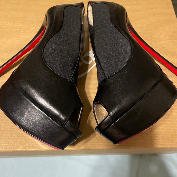 Louis Vuitton heels - Picture 1 of 8